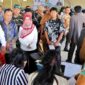 Bupati Simalungun Anton Achmad Saragih menghadirkan pelayanan terpadu di Pematang Silimahuta, menyerap aspirasi warga, dan mempercepat pembangunan daerah.