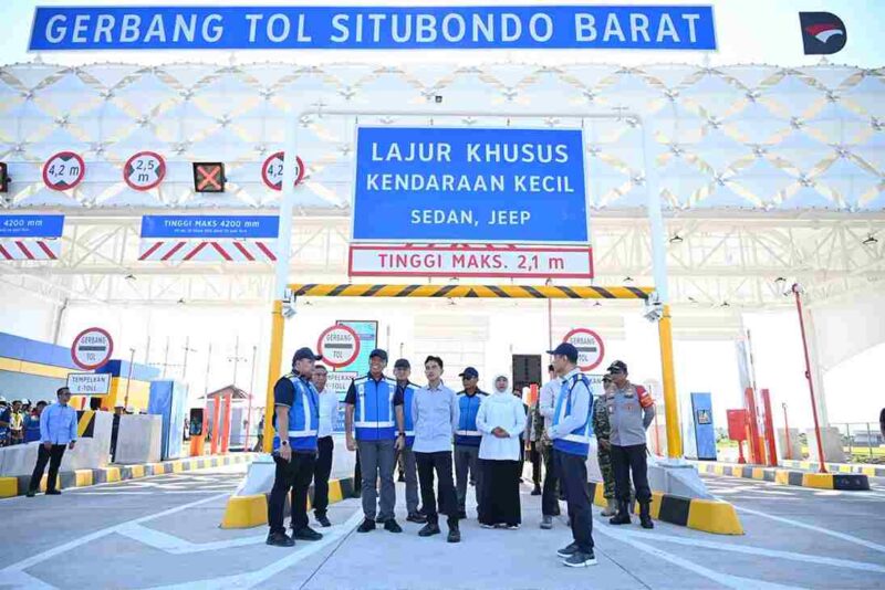 Wapres Gibran meninjau pembangunan Tol Prosiwangi yang telah mencapai 100 persen.