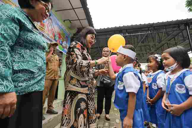 Bunda PAUD Pematangsiantar menghadiri pembukaan MPLS di UPTD TK Pembina Negeri 2