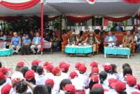 Wali Kota Wesly Silalahi membuka MPLS di SD Negeri 122332 Pematangsiantar.