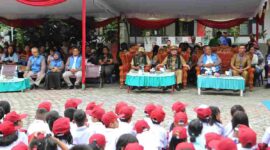 Wali Kota Wesly Silalahi membuka MPLS di SD Negeri 122332 Pematangsiantar.