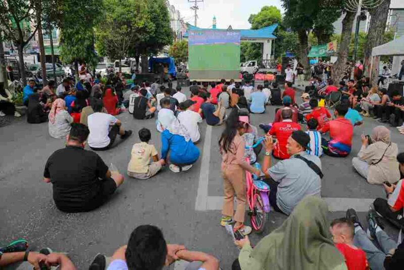 Sekda Pematangsiantar membuka Siantar Car Free Day 2026 di Lapangan Adam Malik.