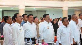 Bupati Samosir Vandiko T. Gultom saat mengikuti salah satu rangkaian mengikuti Rapat Koordinasi Monitoring dan Asistensi Penggunaan Dana Tambahan Transfer ke Daerah (TKD) bagi Pemerintah Kabupaten/Kota se-Sumatera Utara yang berlangsung di Aula Raja Inal Siregar, Kantor Gubernur Sumatera Utara, pada Selasa, 14 Juli 2026.