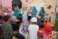 Ketua TP PKK Kabupaten Asahan mengunjungi PAUD Sentang.