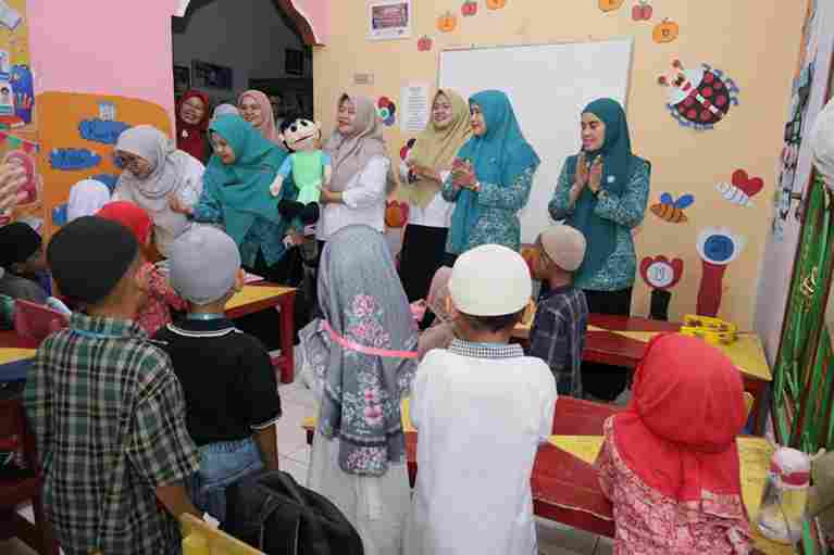 Ketua TP PKK Kabupaten Asahan mengunjungi PAUD Sentang.