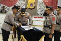 apolda Aceh Irjen Pol. Ruddi Setiawan, S.I.K., S.H., M.H., saat memimpin sertijab.