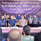 konferensi pers yang dipimpin Kepala Bidang Hubungan Masyarakat (Kabid Humas) Polda Jambi, Kombes Pol. Erlan Munaji, didampingi Direktur Reserse Kriminal Khusus (Dirreskrimsus) Polda Jambi, Kombes Pol. Taufik Nurmandia.