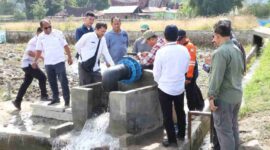 Tim UK FCDO bersama Bapperida Sumut meninjau pembangunan Pompa Air Tenaga Surya di Samosir