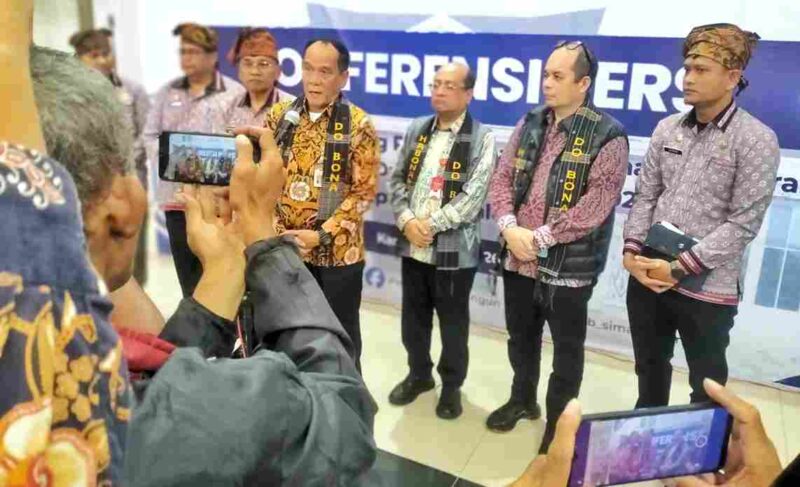Tim monitoring dipimpin Staf Khusus Menteri Dalam Negeri Bidang Politik dan Media Dr. Kartorius Sinaga, didampingi Sekretaris Direktorat Jenderal (Sesditjen) Bina Keuangan Daerah Dr. Drs. Horas Mourits Panjaitan dan Asisten Kemendagri merangkap Kasubdit Anggaran Keuangan Daerah Wilayah I Fernando H. Siagian, S.STP., M.Si.