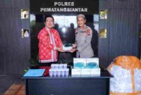Pemko Pematangsiantar menyerahkan 1.000 alat tes urine kepada Polres Pematangsiantar.