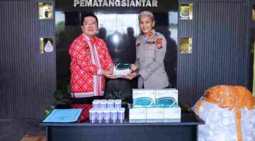 Pemko Pematangsiantar menyerahkan 1.000 alat tes urine kepada Polres Pematangsiantar.