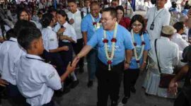 Wali Kota Pematangsiantar Wesly Silalahi, S.H., M.Kn., menghadiri Reuni Akbar Alumni Lintas Angkatan SMP Cinta Rakyat 1 Pematangsiantar yang digelar di lingkungan sekolah, Jalan Sibolga, Kelurahan Karo, Kecamatan Siantar Selatan, pada Sabtu (18/7/2026).