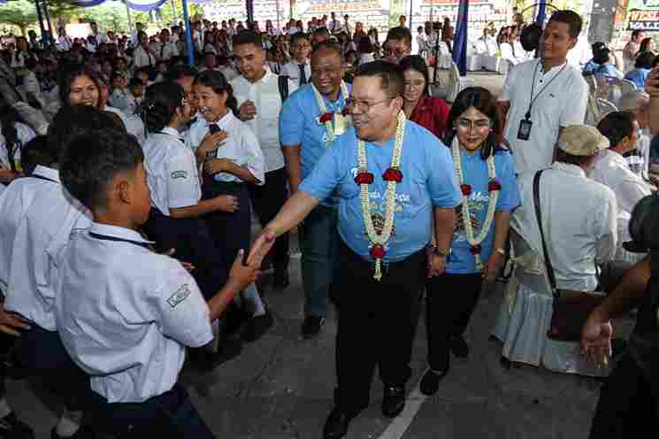 Wali Kota Pematangsiantar Wesly Silalahi, S.H., M.Kn., menghadiri Reuni Akbar Alumni Lintas Angkatan SMP Cinta Rakyat 1 Pematangsiantar yang digelar di lingkungan sekolah, Jalan Sibolga, Kelurahan Karo, Kecamatan Siantar Selatan, pada Sabtu (18/7/2026).