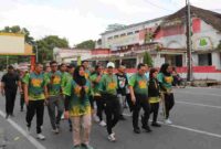Wali Kota Pematangsiantar Wesly Silalahi mengikuti jalan santai.