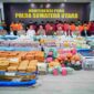Polda Sumut mengungkap 3.865 kasus narkoba pada Semester I 2026 dengan 4.628 tersangka dan menyita sekitar 5,3 ton barang bukti berbagai jenis.