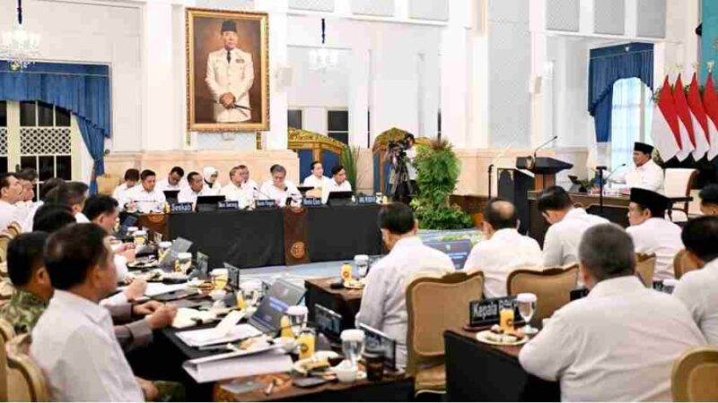 Presiden Prabowo Subianto menyampaikan taklimat pada Sidang Kabinet Paripurna (SKP) yang digelar di Istana Negara, Jakarta pada Senin, 20 Juli 2026.