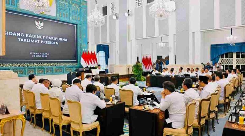 Presiden Prabowo Subianto menyampaikan taklimat pada Sidang Kabinet Paripurna (SKP) yang digelar di Istana Negara, Jakarta pada Senin, 20 Juli 2026.