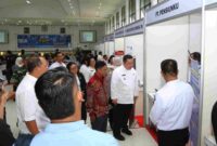 Wali Kota Pematangsiantar saat meninjau stand perusahaan.