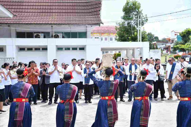 Wamenkes RI bersama Bupati Samosir memulai pembangunan Cathlab RSUD Hadrianus Sinaga senilai Rp 1,49 miliar