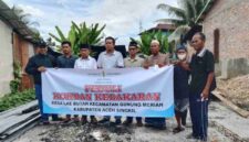 PT Socfindo Kebun Lae Butar menyalurkan bantuan CSR kepada empat keluarga korban kebakaran di Aceh Singkil.