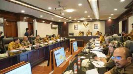 Rapat Monitoring dan Evaluasi Triwulan II PUD Pasar Kota Medan di Balai Kota Medan, pada Senin (27/7/2026).