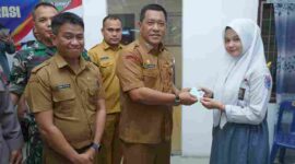 Pemkab Asahan membuka pelayanan administrasi kependudukan di Kantor Camat Aek Kuasan untuk mempermudah warga mengurus dokumen kependudukan.