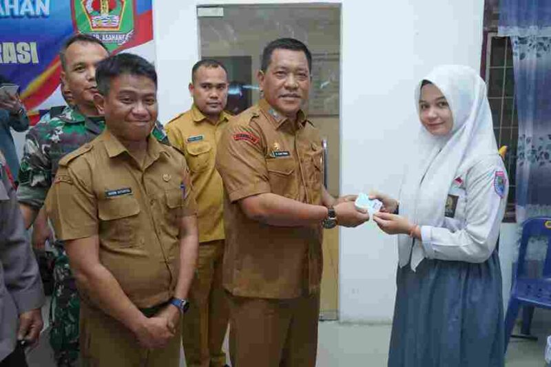 Pemkab Asahan membuka pelayanan administrasi kependudukan di Kantor Camat Aek Kuasan untuk mempermudah warga mengurus dokumen kependudukan.