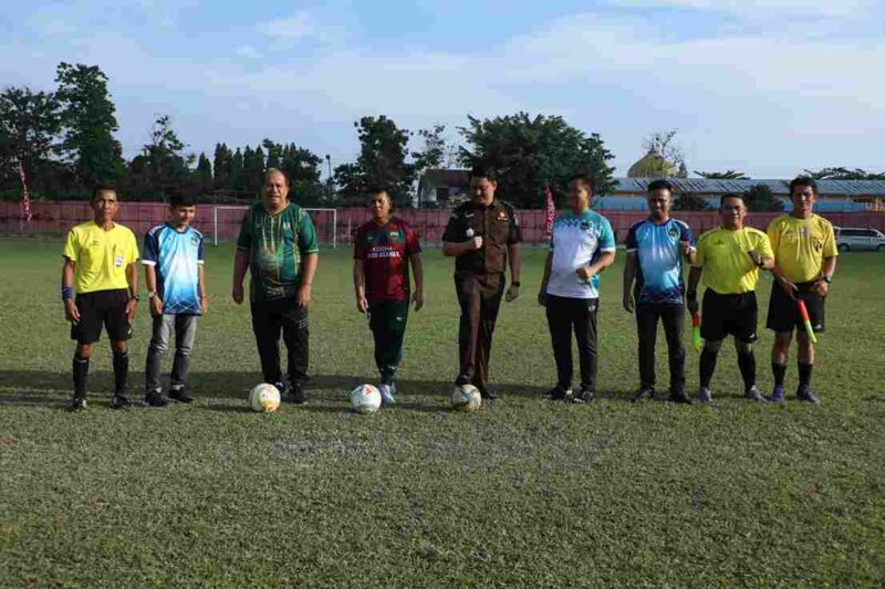 Bupati Asahan membuka Turnamen Sepak Bola Kemerdekaan ke-81 Piala Dandim 0208/Asahan dengan 15 tim dan pesan sportivitas.