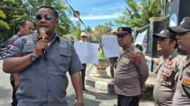 Ketua PJS Sibolga-Tapteng menegaskan kebebasan pers adalah hak konstitusional saat aksi damai terkait dugaan penghalangan tugas wartawan di Sibolga.