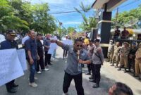 Ketua DPC Pro jurnalismedia Siber Sibolga- Tapteng, Sudirman saat melakukan orasi.