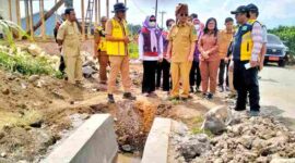 Pemkab Simalungun mengalokasikan anggaran pembangunan infrastruktur Dolok Silou untuk jalan, irigasi, pertanian, dan fasilitas publik.