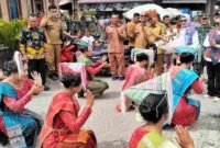 Pemkab Simalungun menghadirkan pelayanan terpadu di Nagori Cingkes dengan layanan adminduk, kesehatan, bantuan sosial, dan pasar murah.