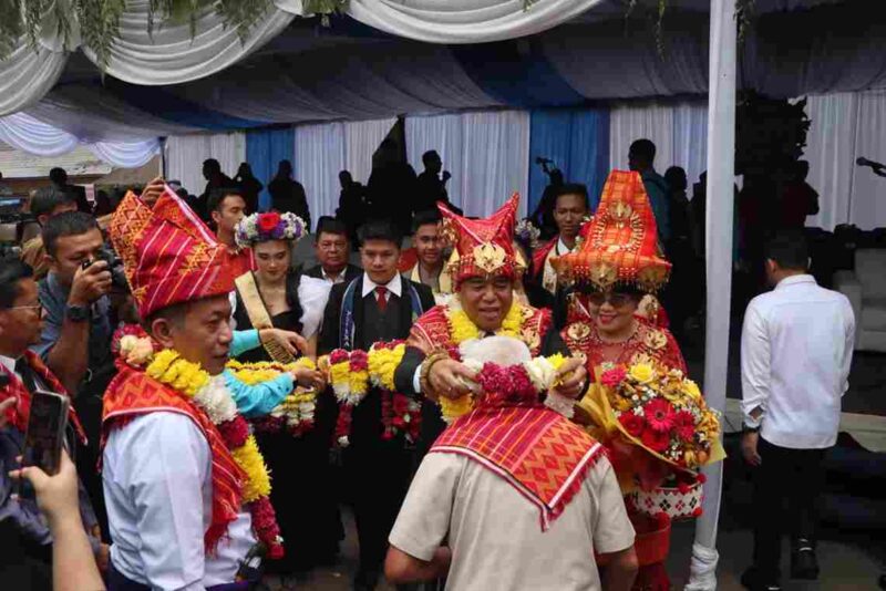 Festival Bunga dan Buah Karo 2026 resmi dibuka di Berastagi. Ribuan pengunjung memadati lokasi, sementara aparat gabungan mengamankan seluruh rangkaian acara.