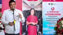 Gubernur Bobby Nasution meresmikan penerbangan perdana Wings Air Kualanamu–Mandailing Natal.