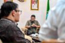 Gubernur Sumatera Utara (Sumut) Muhammad Bobby Afif Nasution di dampingi sejumlah OPD menerima audiensi Banua Niha Keriso Protestan (BNKP) di kediaman sementaranya di Gunungsitoli, Rabu (5/8/2026).