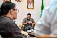 Gubernur Sumatera Utara (Sumut) Muhammad Bobby Afif Nasution di dampingi sejumlah OPD menerima audiensi Banua Niha Keriso Protestan (BNKP) di kediaman sementaranya di Gunungsitoli, Rabu (5/8/2026).