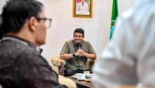 Gubernur Sumatera Utara (Sumut) Muhammad Bobby Afif Nasution di dampingi sejumlah OPD menerima audiensi Banua Niha Keriso Protestan (BNKP) di kediaman sementaranya di Gunungsitoli, Rabu (5/8/2026).