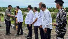 Gubernur Sumatera Utara (Sumut) Muhammad Bobby Afif Nasution disambut oleh Bupati dan Walikota serta Forkopimda Nias saat tiba di Bandar Udara Binaka Nias, Rabu (5/8/2026)
