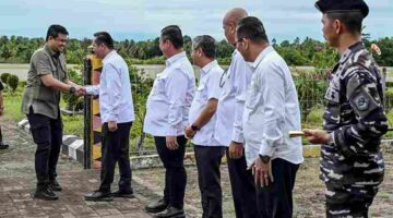 Gubernur Sumatera Utara (Sumut) Muhammad Bobby Afif Nasution disambut oleh Bupati dan Walikota serta Forkopimda Nias saat tiba di Bandar Udara Binaka Nias, Rabu (5/8/2026)
