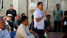 Gubernur Sumatera Utara (Sumut) Muhammad Bobby Afif Nasution di dampingi sejumlah OPD dan Bupati Nias Utara Amizaro Waruwu,  dan aggota DPRD Sumut berdialog dengar pendapat dengan masyarakat Kabupaten Nias Uara, Kamis (6/8/2026)