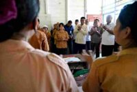 Gubernur Sumatera Utara (Sumut) Muhammad Bobby Afif Nasution di dampingi sejumlah OPD dan Bupati Nias Utara Amizaro Waruwu, meninjau SMKN 1 Lotu, Nias Utara, Kamis (6/8/2026)