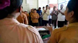 Gubernur Sumatera Utara (Sumut) Muhammad Bobby Afif Nasution di dampingi sejumlah OPD dan Bupati Nias Utara Amizaro Waruwu, meninjau SMKN 1 Lotu, Nias Utara, Kamis (6/8/2026)