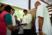 Gubernur Sumatera Utara (Sumut) Muhammad Bobby Afif Nasution di dampingi sejumlah OPD, Bupati Nias Utara Amizaro Waruwu,  dan aggota DPRD Sumut meninjau SD Negri Lasara (BKP) Banua Sibohou, Kecamatan Alasa, Kabuapten Nias Utara, Jumat (7/8/2026). 