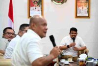 Gubernur Sumatera Utara (Sumut) Muhammad Bobby Afif Nasution  memimpin Rapat Koordinasi Pelaksanaan BKP bersama kepala daerah se-Kepulauan Nias di kediaman sementara Gubernur Sumut, Gunungsitoli, Sabtu (8/8/2026).