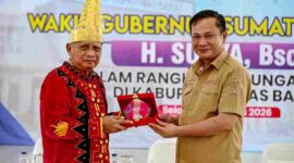 Wakil Gubernur Sumatera Utara (Sumut) Surya, bersama Bupati Nias Barat Eliyunus Waruwu didampingi sejumlah OPD melakukan rapat penguatan Program Gubernur dan Wakil Gubernur terkait UHC (Universal Health Coverage) Bersama kepala perangkat daerah Nias Barat, di Pendopo Bupati Nias Barat, Kecamatan Lahomi, Nias Barat, Selasa (11/8/2026) 