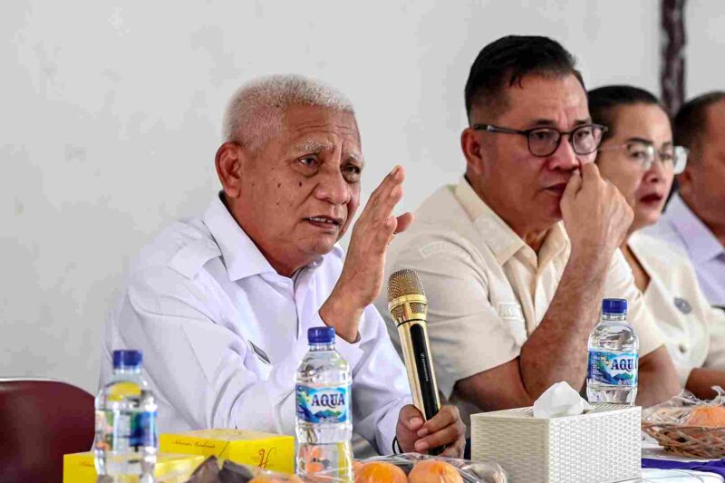 Wakil Gubernur Sumatera Utara (Sumut) Surya, bersama Bupati Nias Selatan Sokhiatulo Laia, didampingi sejumlah OPD meninjau SMK Negri 1 Teluk Dalam, sekaligus meninjau perekaman KTP Elektronik untuk siswa siswi SMK Negri 1 Teluk Dalam, jalan Pendidikan No 12 Kecamatan Teluk Dalam, Kabupaten Nias Selatan, Rabu (12/8/2026) 