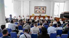 Pelaksana Tugas (Plt) Kepala Dinas Sumber Daya Air (SDA) Sumut Gibson Panjaitan, memberikan keterangan pers kepada awak media terkait sumber daya air di Lobby Dekranasda Provinsi Sumut, Kantor Gubernur, Medan, Rabu (26/8/2026)