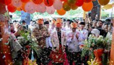 Gubernur Sumatera Utara (Sumut) Bobby Afif Nasution, di damping sejumah OPD bersama Presiden PKS Al Muzzammil Yusuf beserta seluruh kader PKS meresmikan Kantor DPTW PKS Sumatera Utara, di Kantor DPTW PKS Sumut Jalan Kenanga Raya, Tanjung Sari Kecamatan Medan Selayang, Medan, Minggu (30/8/2026)