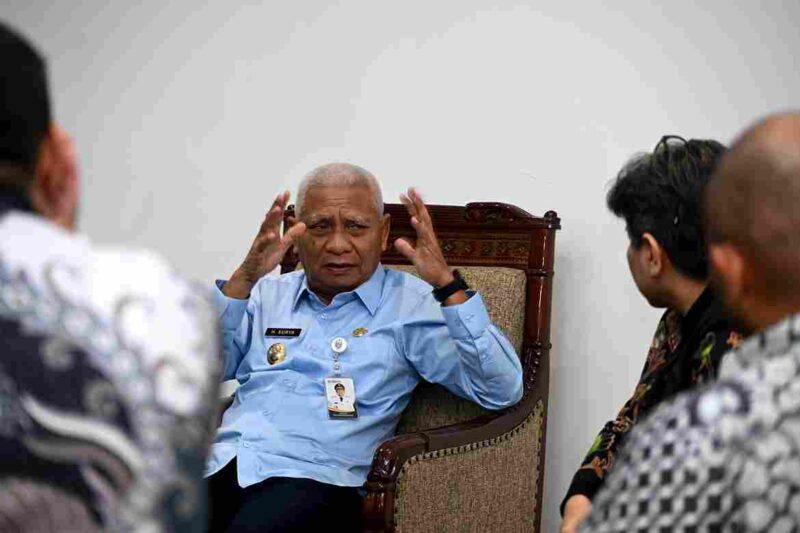 Wakil Gubernur Sumatera Utara (Sumut) Surya didampingi sejumlah Pimpinan Organisasi Perangkat Daerah (OPD) menerima audiensi Direktur Utama PT Indonesia Asahan Akumunium (INALUM) Melati Sarnita beserta jajarannya di ruang kerja Wakil Gubernur Sumut, lantai 9 Kantor Gubernur Sumut, Jalan Diponegoro nomor 30, Medan, Selasa (4/8/20206).