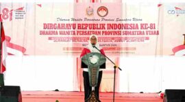 Penasihat Dharma Wanita Persatuan (DWP) Sumatera Utara (Sumut) Titiek Sugiharti membuka Kegiatan Perlombaan HUT ke-81 Kemerdekaan RI yang diselenggarakan oleh Dharma Wanita Persatuan (DWP) Sumut di Halaman Belakang Kantor Gubernur Sumut, Selasa (18/8/2026).
